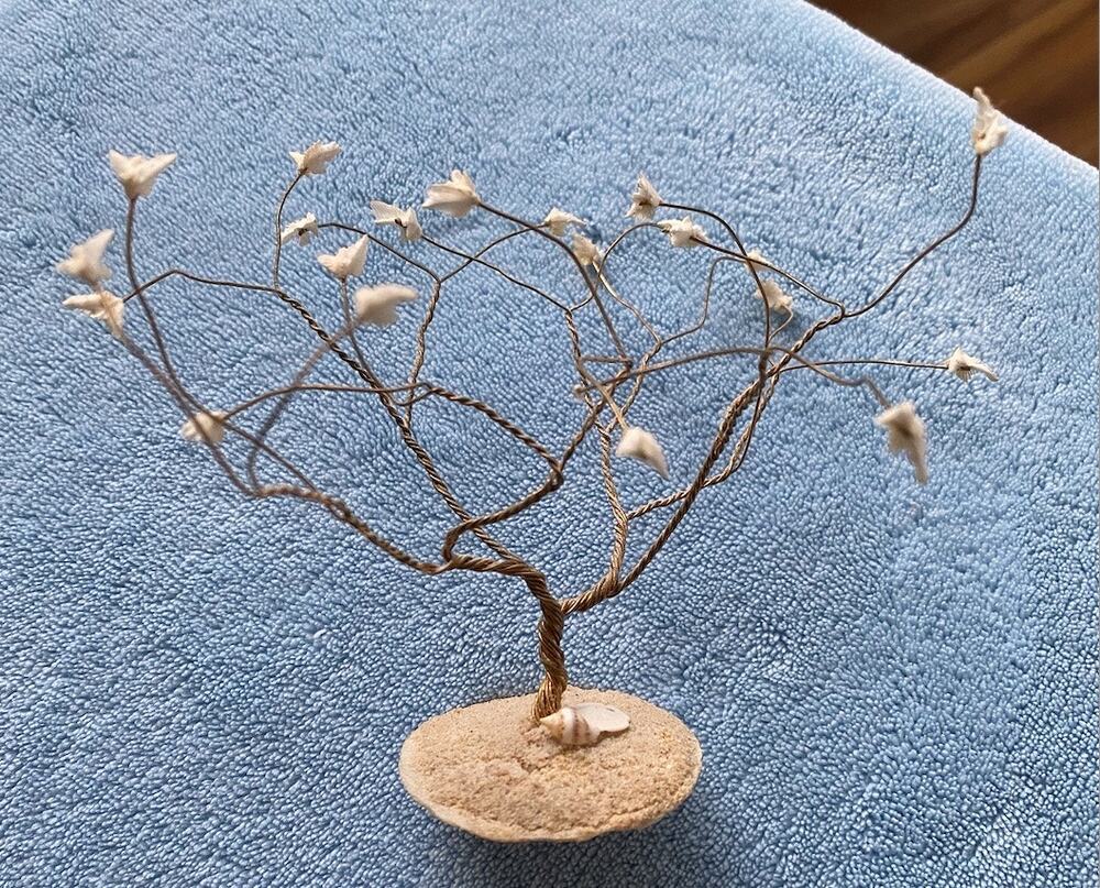Sand Dollar Wire Tree - Vintage